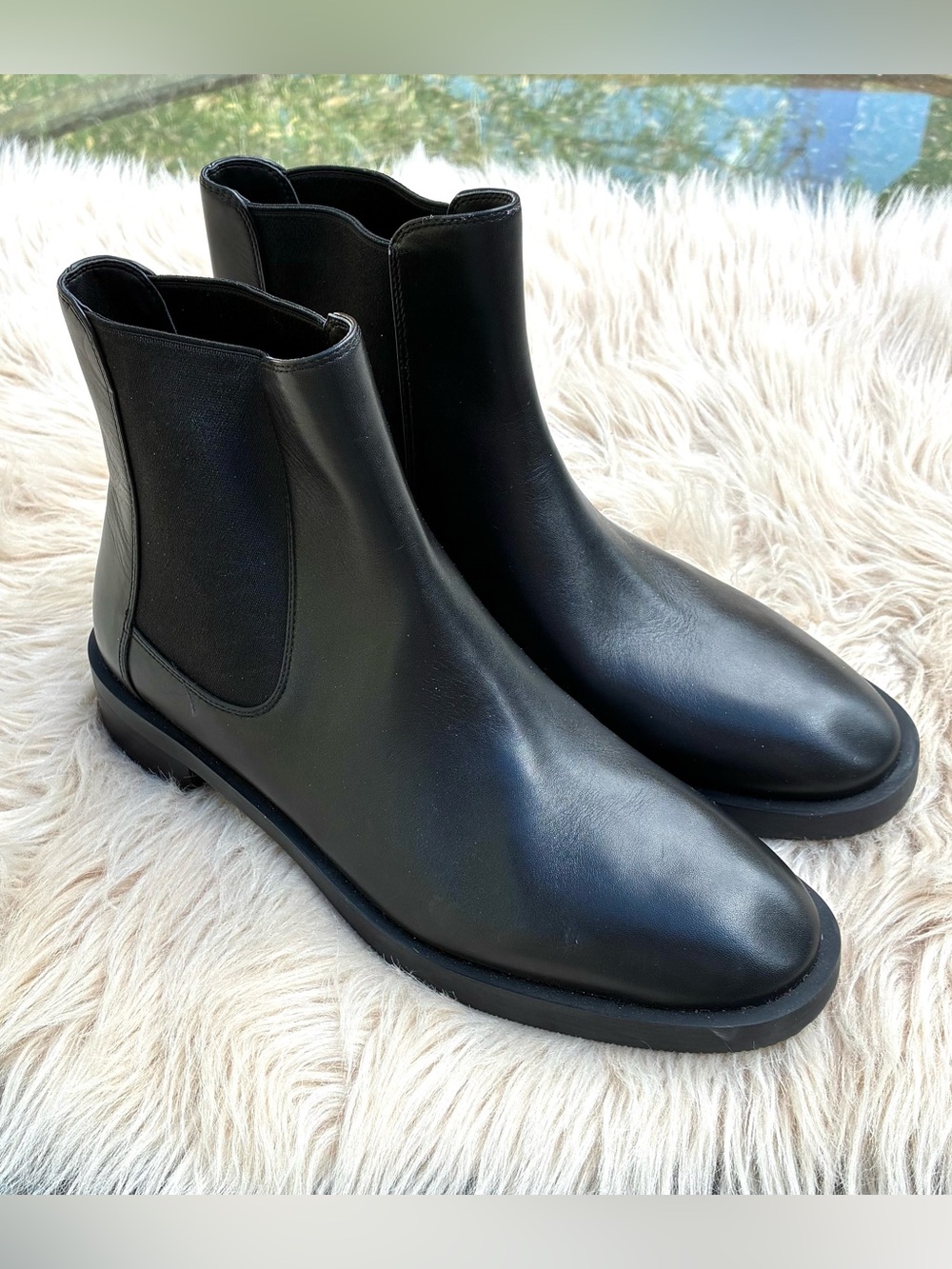 Stuart Weitzman NWOT Sondra Black Leather Chelsea Boots Sz 10.5 - Picture 2 of 8
